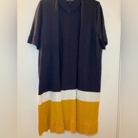Lane Bryant short sleeve cardigan, size 14/16. Navy Blue with white and gold. - Picture 2 of 5
